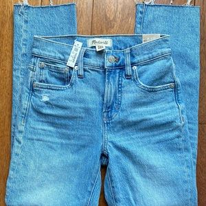 Madewell | The Petite Perfect Vintage Jean in Coney Wash: Destroyed Edition | 23